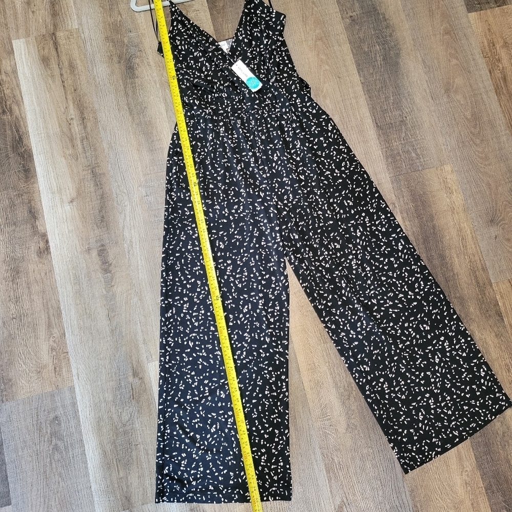 Elegant Black and White Jumpsuit - Picture 15 of 15